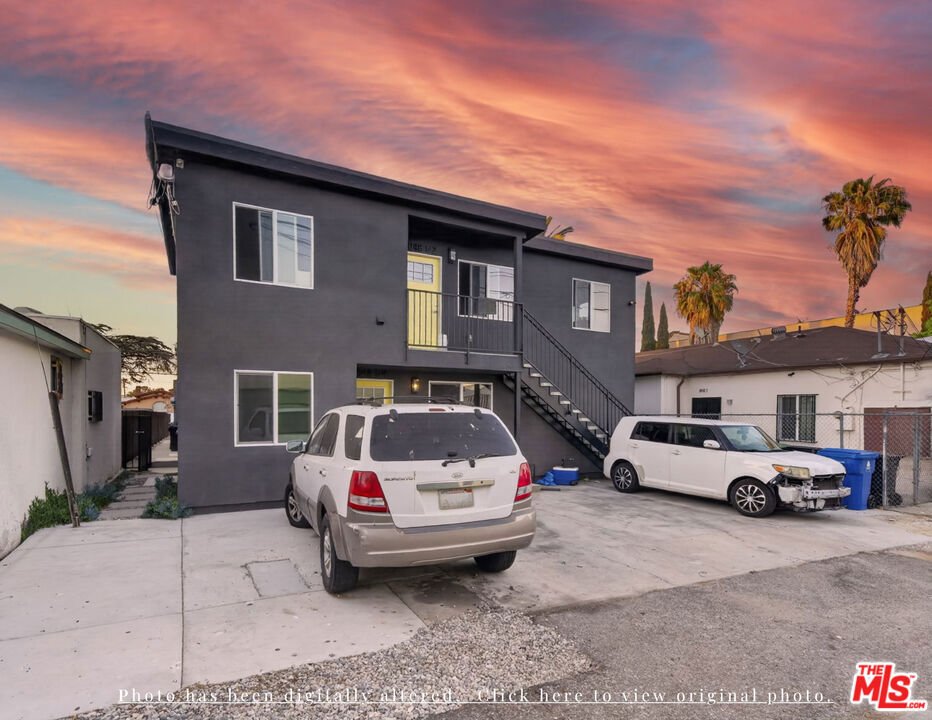 Los Angeles, California, United States 2 - 18423418