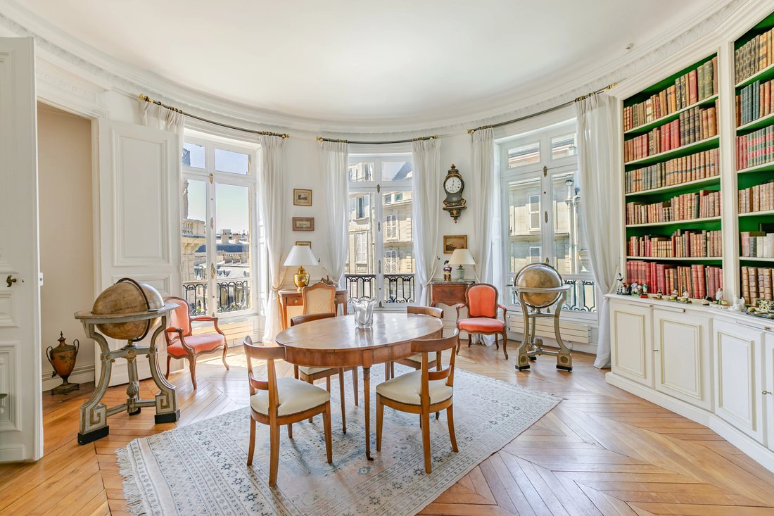 Apartment in Mairie, Paris 8e Arrondissement, Paris 1 - 18420932