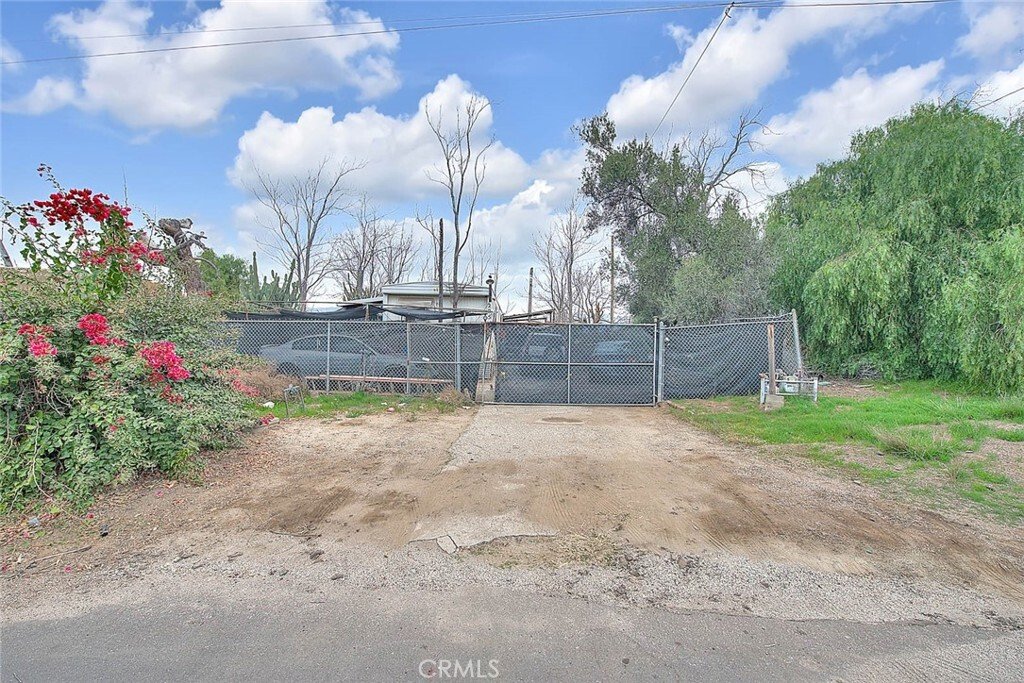Nuevo, California, United States 3 - 17261999