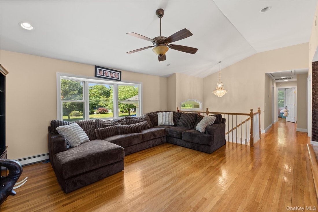 House in Brightwaters, New York, United States 5 - 18423454