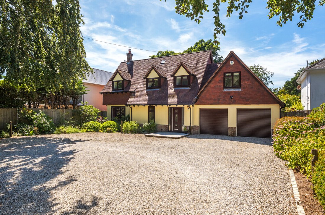House in Highcliffe, England 1 - 18422211