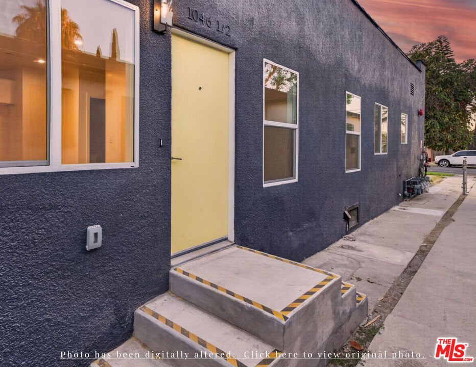 Los Angeles, California, United States 3 - 18423418