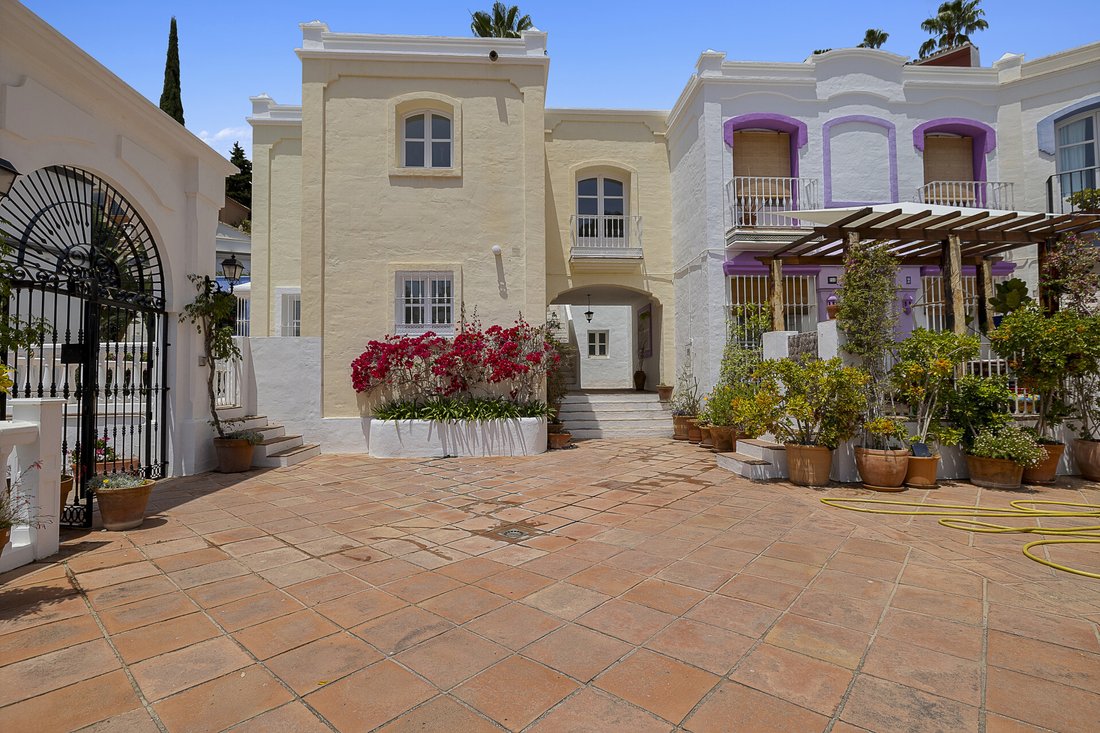 Townhouse in Benahavis, Andalusia, Spain 3 - 18420906