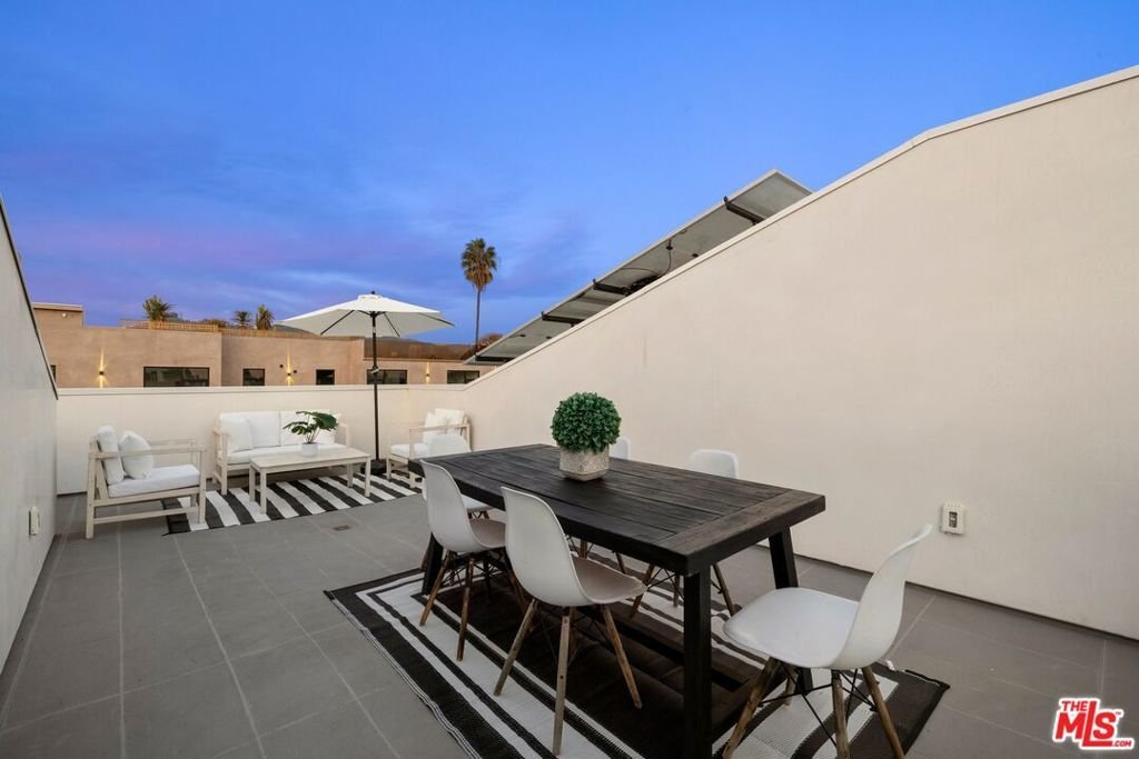 Townhouse in Los Angeles, California, United States 3 - 18423452