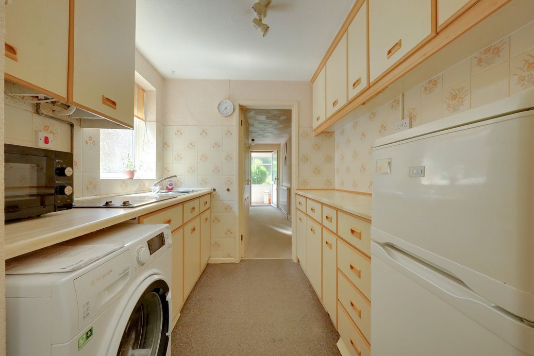 House in Burgess Hill, England 5 - 18421325