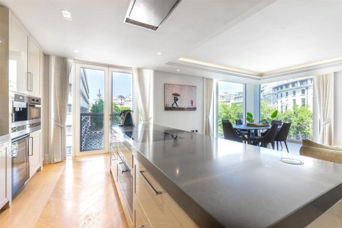 Apartment in WC2, Westminster, England 2 - 18420755