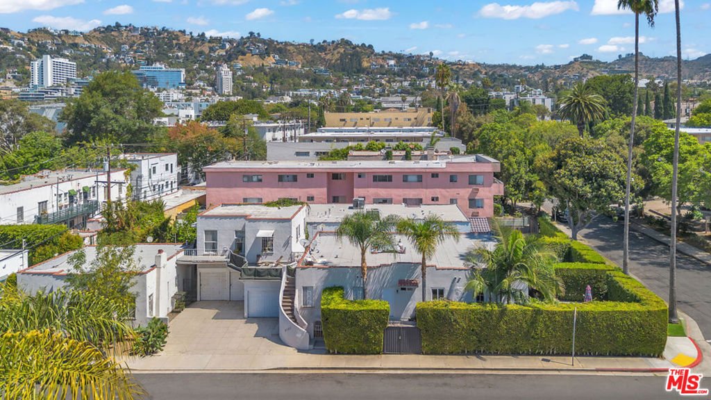 Los Angeles, California, United States 2 - 18423424