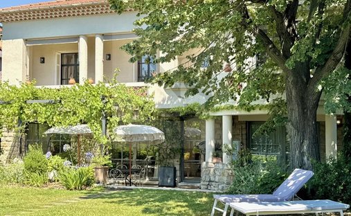 Townhouse in Mazarin-Opéra-Bellegarde-Mairie, Aix-en-Provence, France 1