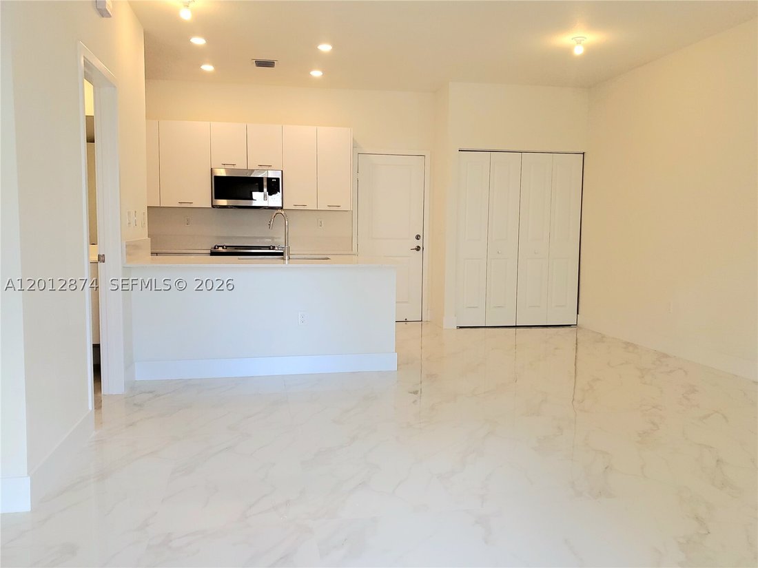 Townhouse in Miami Springs, Florida, United States 1 - 17841481