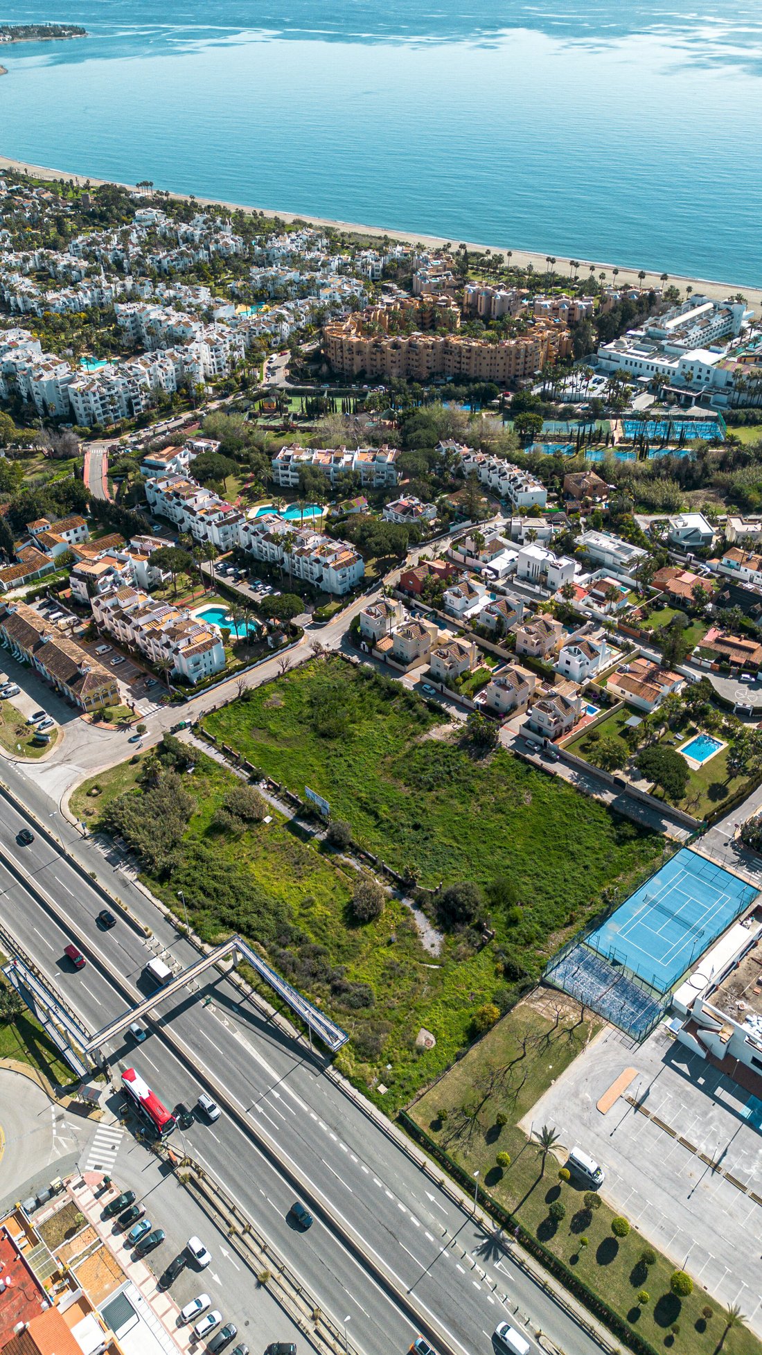 Land in Cancelada, Estepona, Andalusia 1 - 18422374