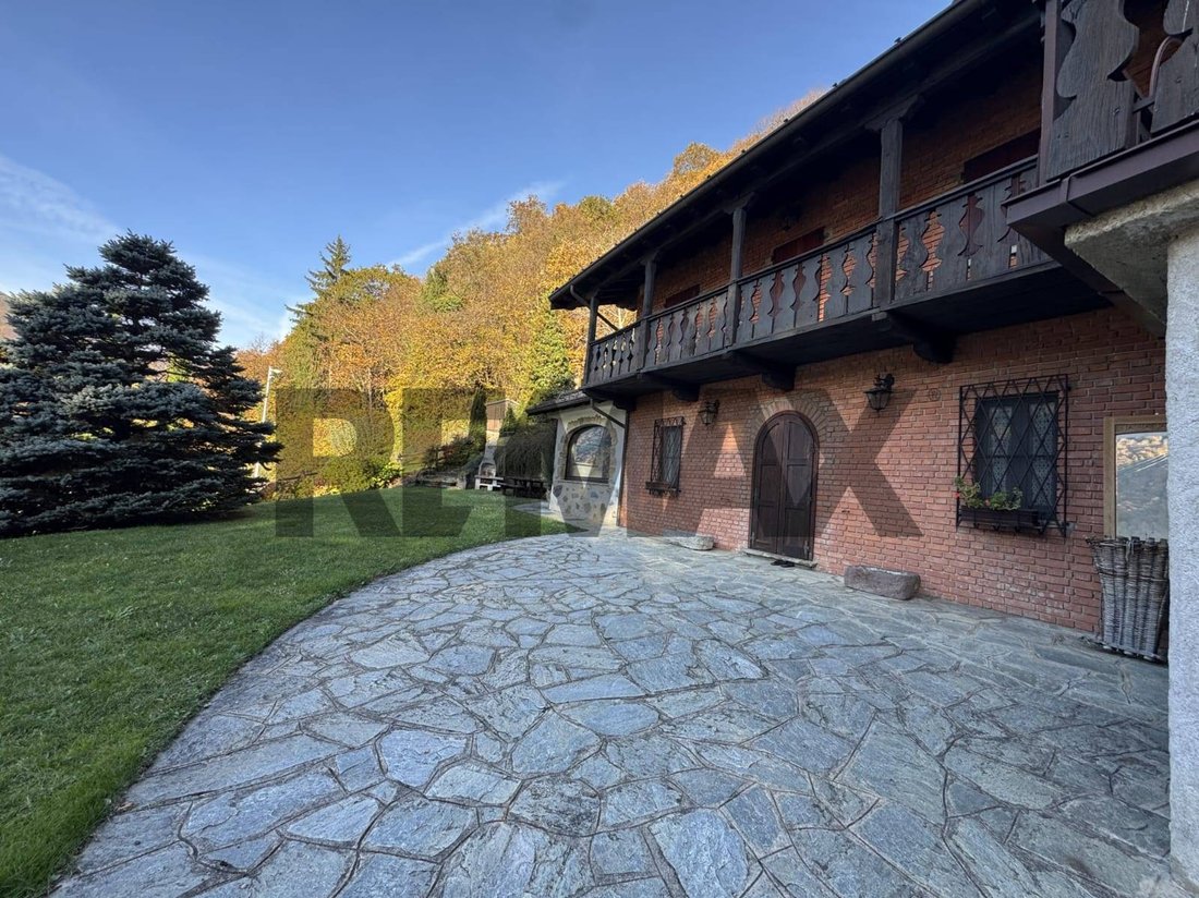 Villa in Primaluna, Lombardy, Italy 1 - 18424959