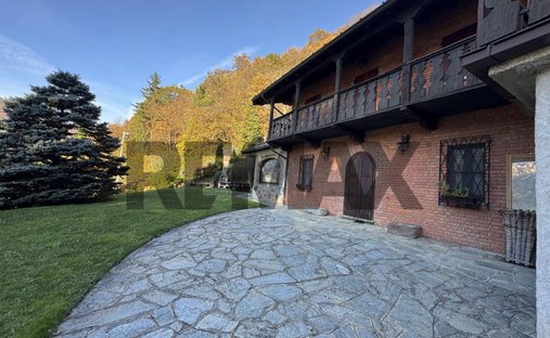 Villa in Primaluna, Lombardy, Italy 1