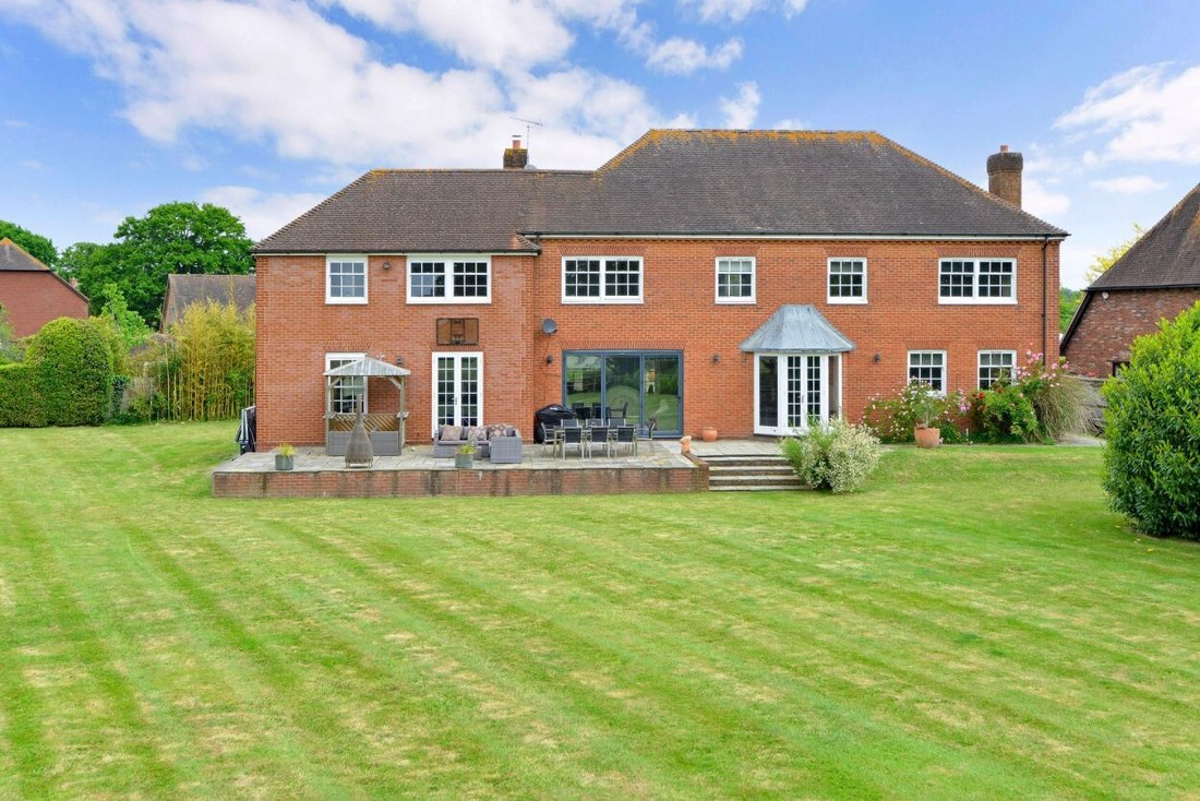 Country House in Loxwood, England 2 - 18422137