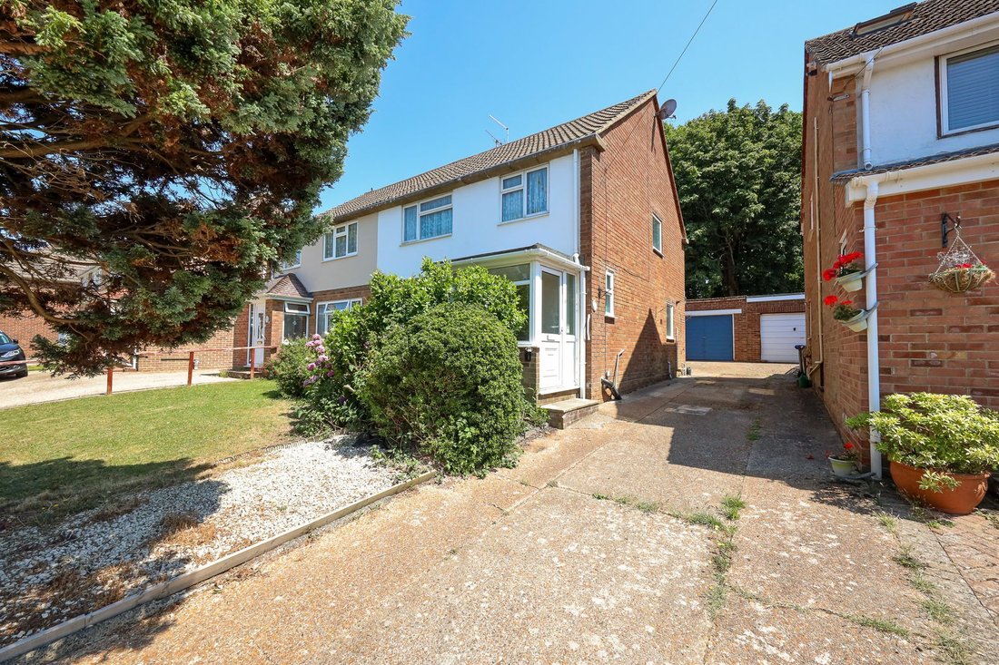 House in Burgess Hill, England 1 - 18421325