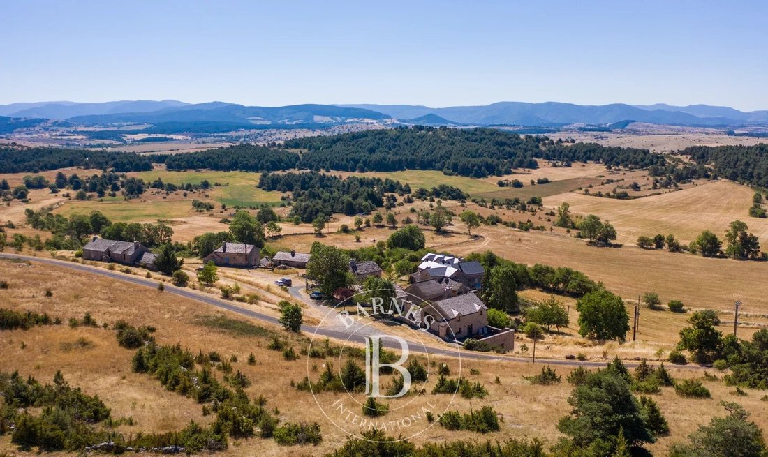 Estate in Millau, Occitania, France 3 - 18424282