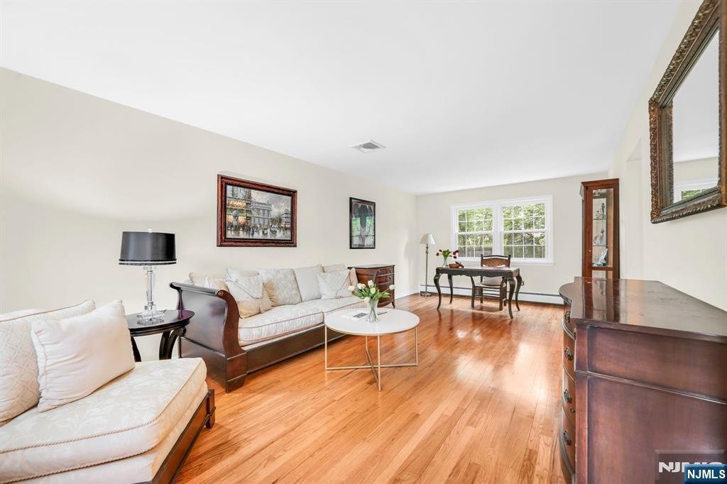House in Wayne, New Jersey, United States 4 - 18420695