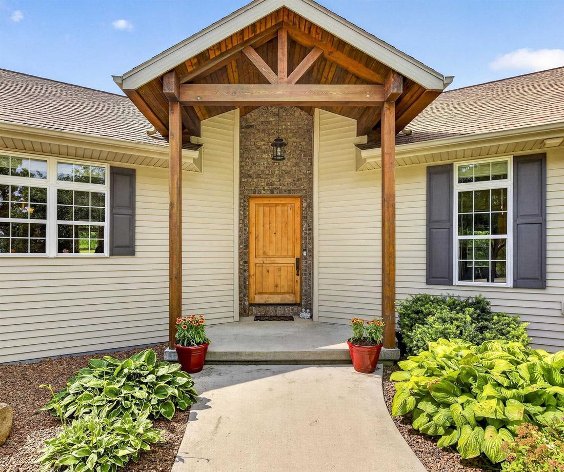 House in Oshkosh, Wisconsin, United States 3 - 18423240