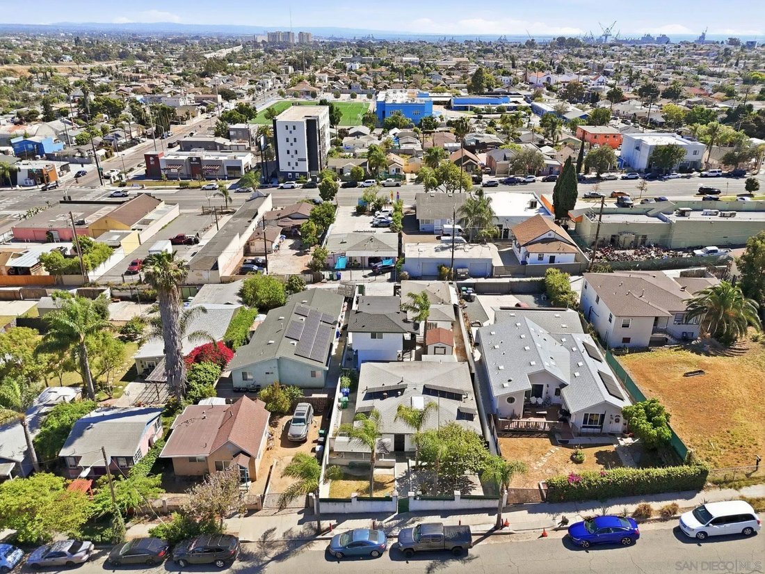 San Diego, California, United States 1 - 18423506