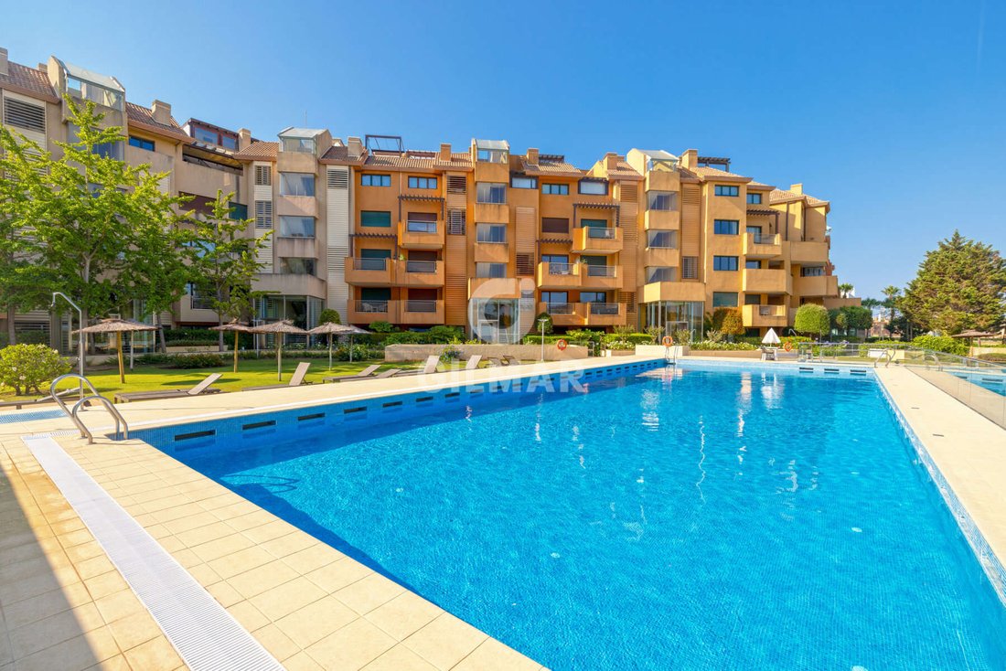 Apartment in Sotogrande, San Roque, Andalusia 1 - 18374246