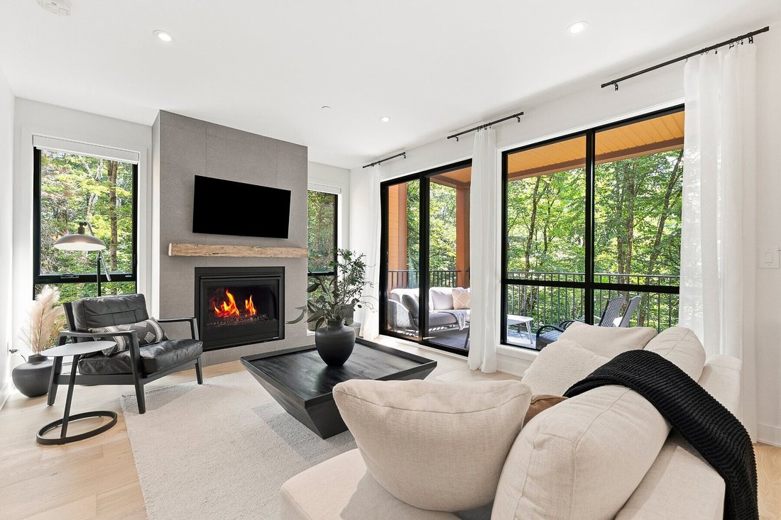 Condo in Mont-Tremblant, Quebec, Canada 1 - 18423919