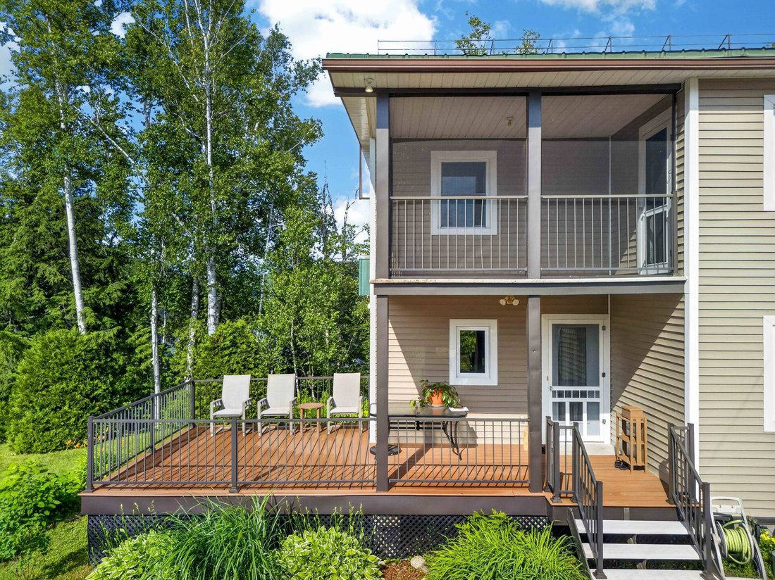 House in Amherst, Quebec, Canada 3 - 18420808
