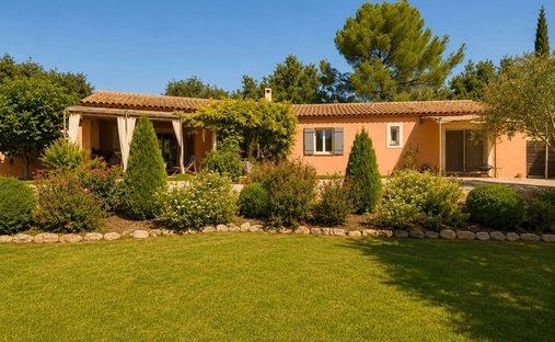 Villa in Correns, Provence-Alpes-Côte d'Azur, France 1
