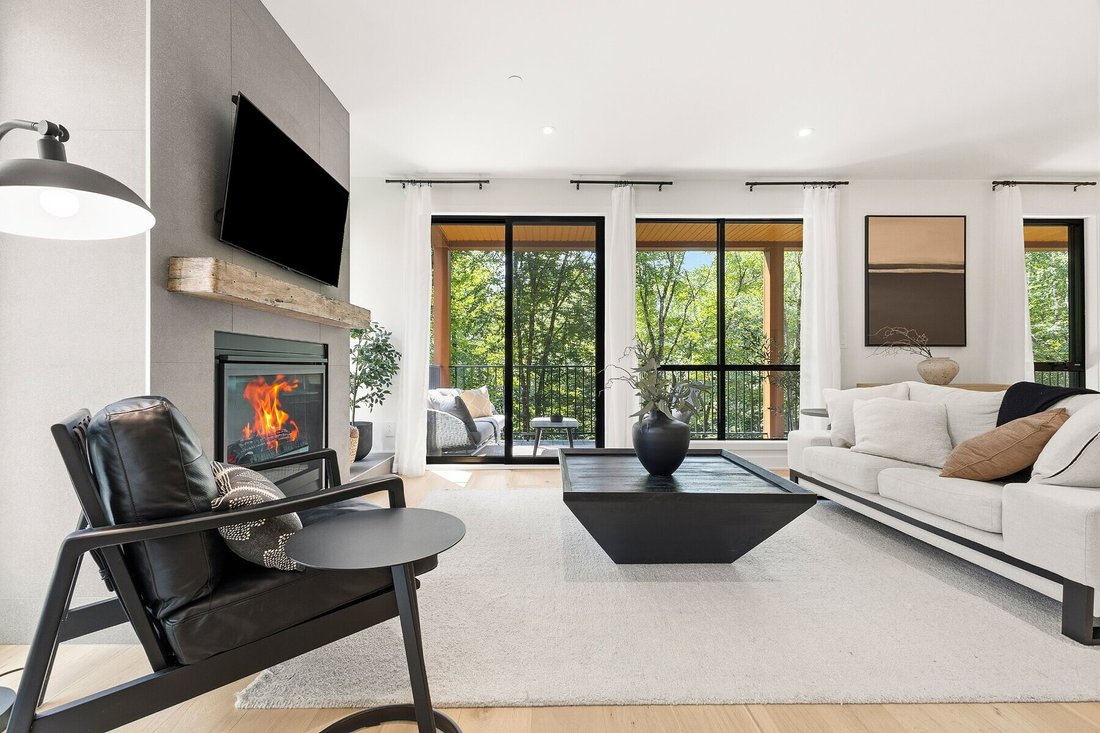 Condo in Mont-Tremblant, Quebec, Canada 3 - 18423919