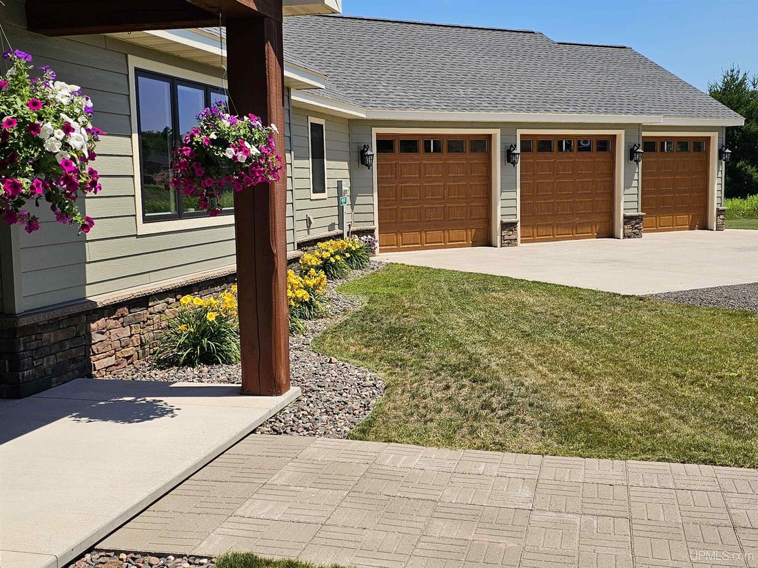 House in Houghton, Michigan, United States 4 - 18421187
