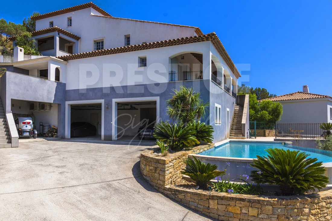 Villa in Bandol, Provence-Alpes-Côte d'Azur, France 1 - 18422969