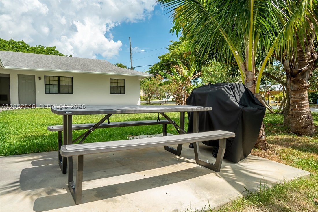 Oakland Park, Florida, United States 3 - 18423115