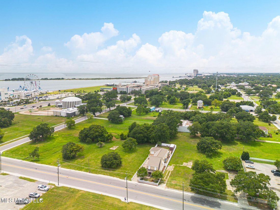 House in Biloxi, Mississippi, United States 4 - 18422989