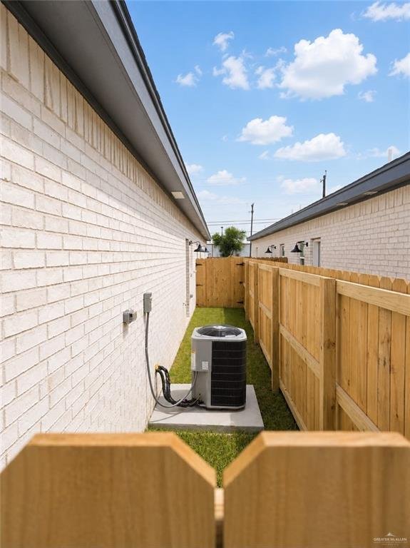 Weslaco, Texas, United States 4 - 18423025