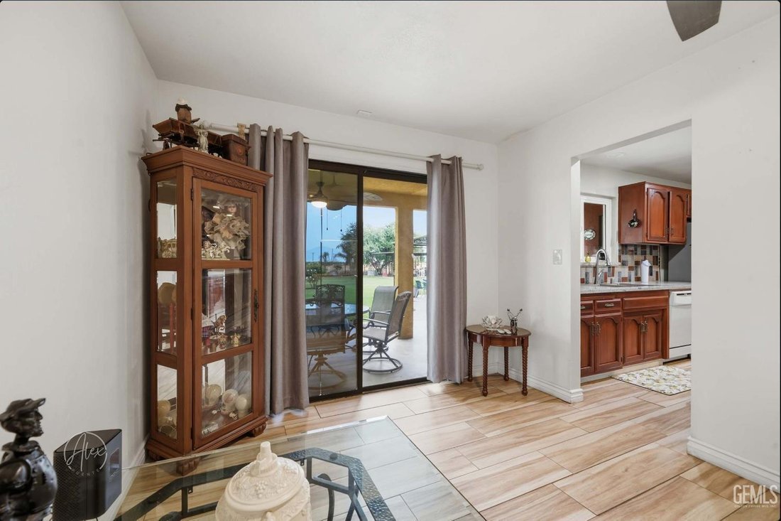 House in Bakersfield, California, United States 4 - 18423997