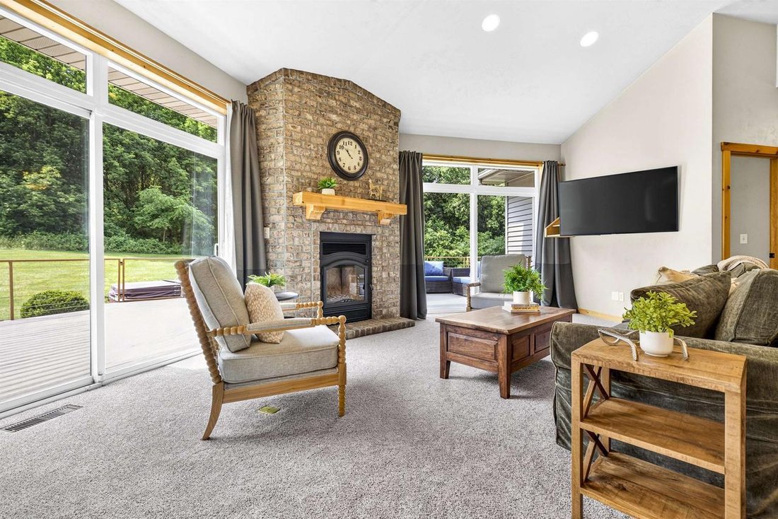 House in Oshkosh, Wisconsin, United States 5 - 18423240