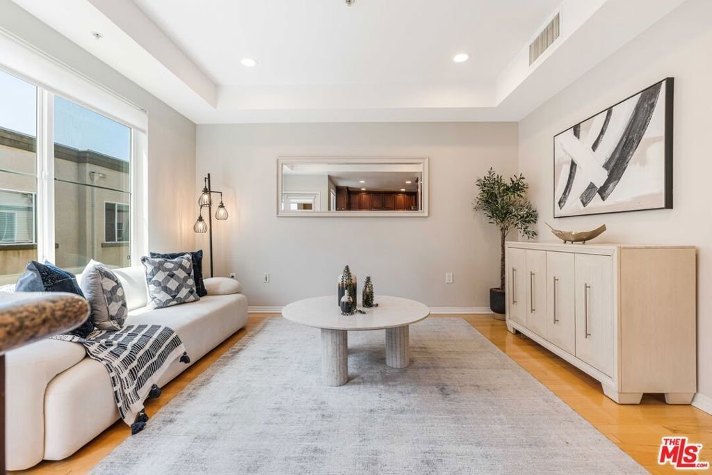 Condo in Los Angeles, California, United States 3 - 18423396