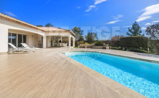 House in Centre Ville, Saint-Maximin-la-Sainte-Baume, France 1