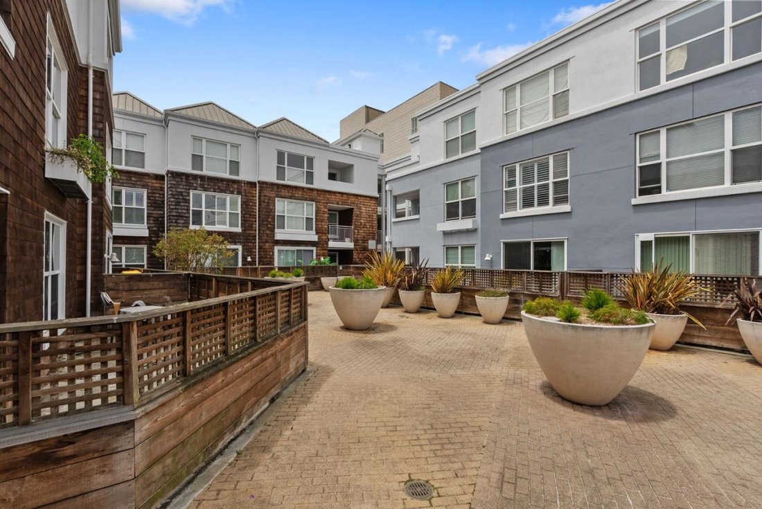 Condo in San Francisco, California, United States 2 - 18423197