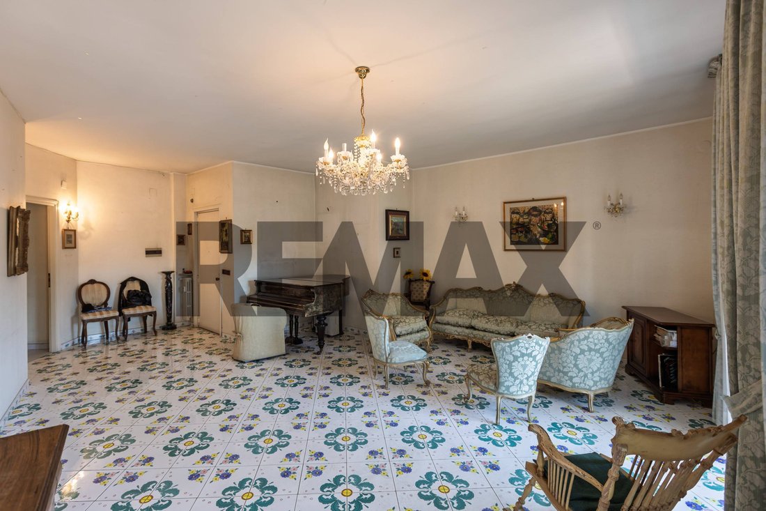 Apartment in Vomero, Naples, Campania 2 - 18424952