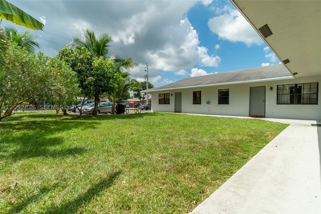 Oakland Park, Florida, United States 2 - 18423115