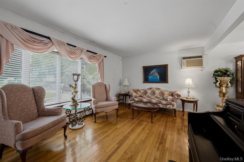 House in Huntington Station, New York, United States 4 - 18420521