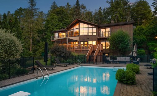 Casa en Sainte-Anne-des-Lacs, Quebec, Canadá 1