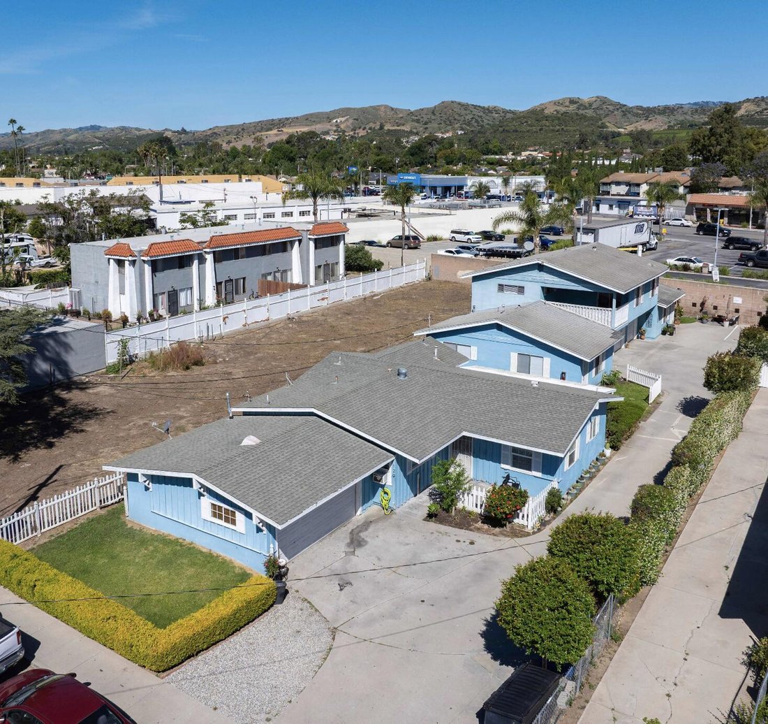 Santa Paula, California, United States 2 - 18422304