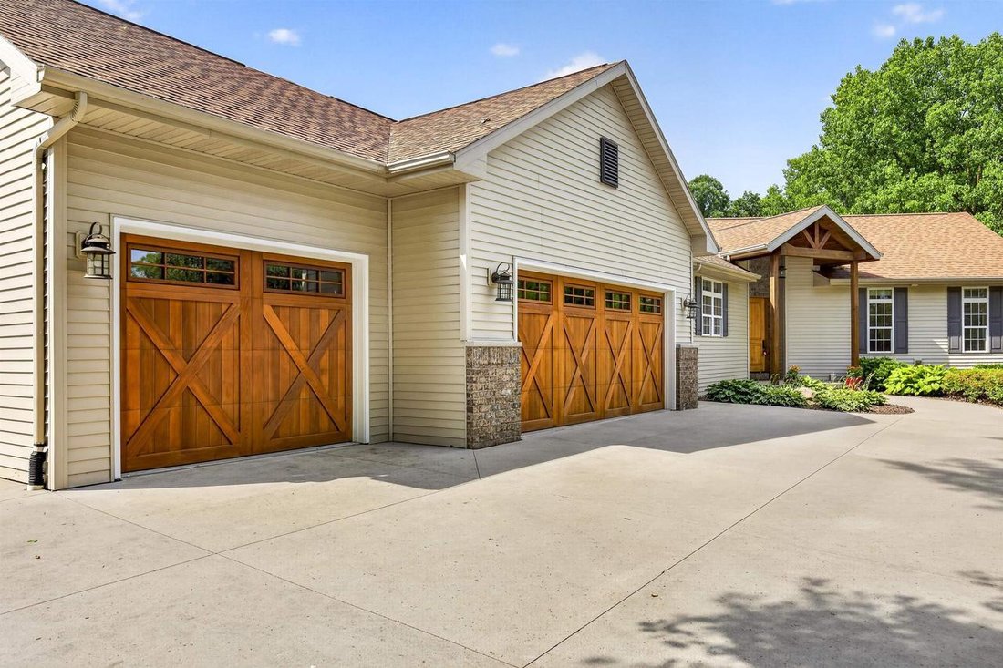 House in Oshkosh, Wisconsin, United States 2 - 18423240
