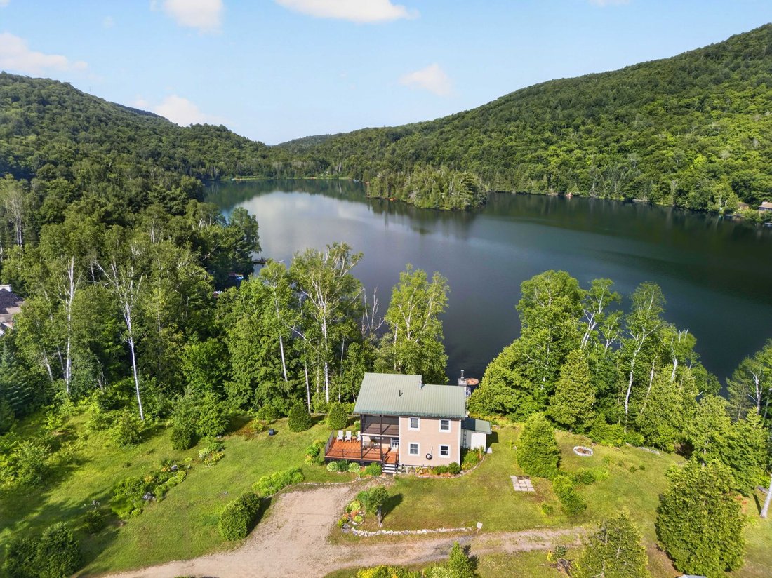House in Amherst, Quebec, Canada 1 - 18420808