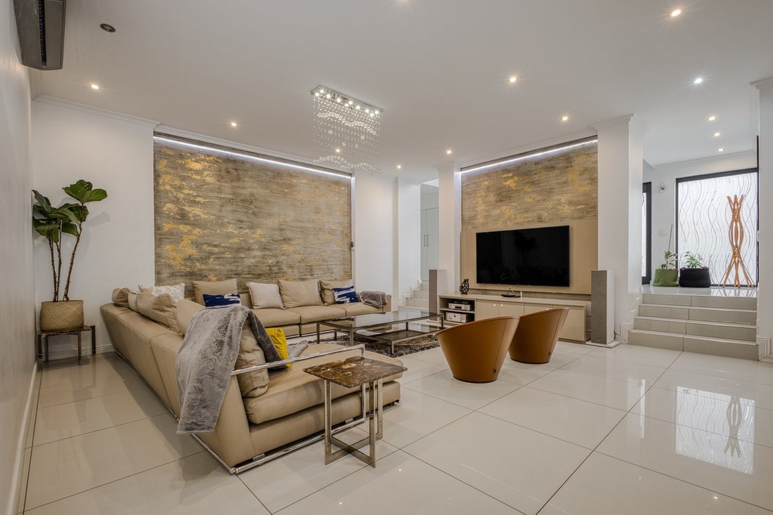 House in Broadacres, Gauteng, South Africa 4 - 18421664