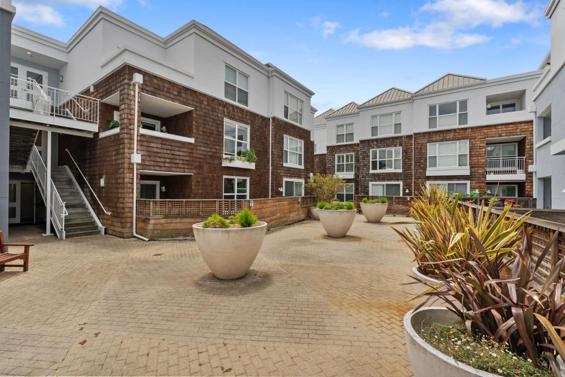 Condo in San Francisco, California, United States 3 - 18423197