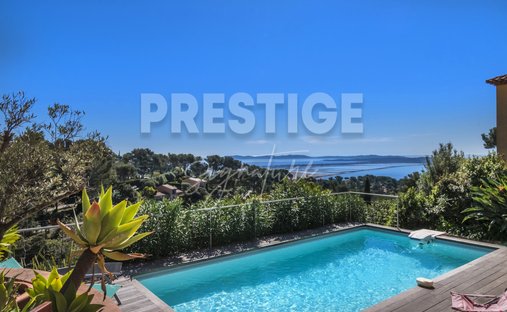 Villa in Hyeres, Provence-Alpes-Côte d'Azur, France 1
