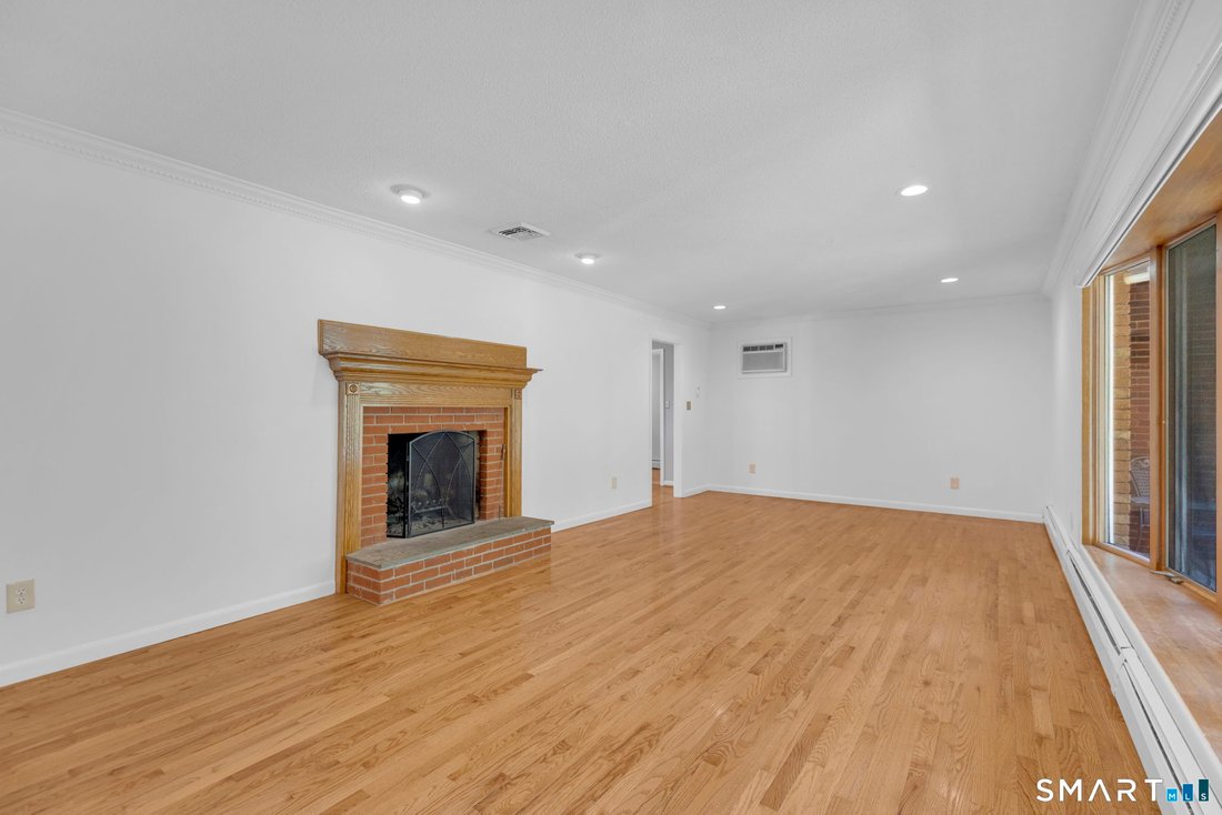 House in West Hartford, Connecticut, United States 4 - 18416557