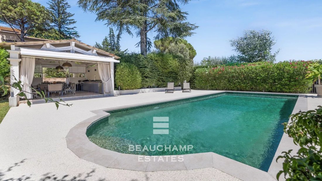 Villa in Mougins, Provence-Alpes-Côte d'Azur, France 2 - 16948897