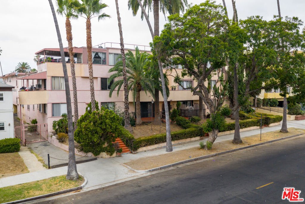 Los Angeles, California, United States 2 - 18423395